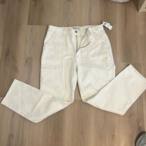 Abercrombie and Fitch The 90s straight ultra high rise. Size 33/16R